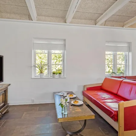 1 Bedroom Cozy In Appartement